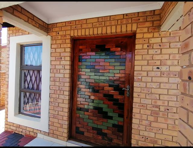 2 BEDROOM FREESTANDING FOR SALE IN KANANA